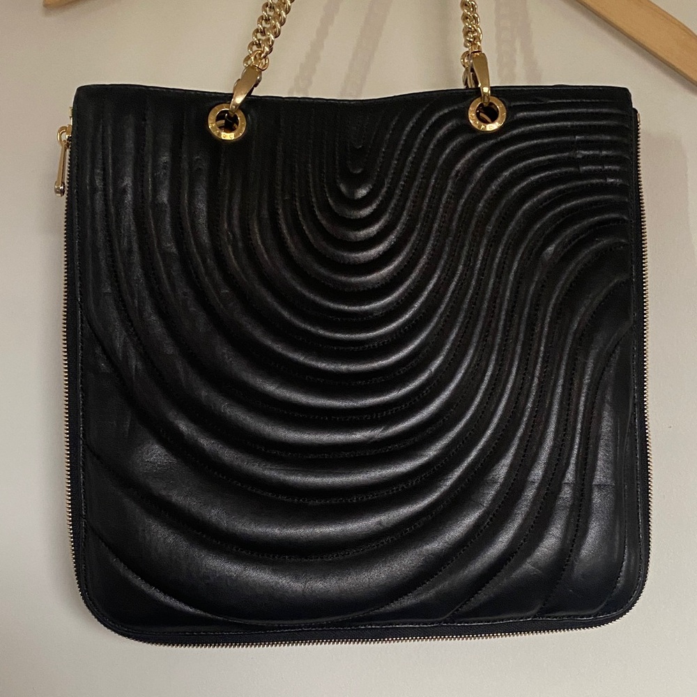 Chic Black Quilted Shoulder Bag with Gold Chain